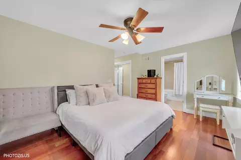 Bedroom - 271 9th St, Wheeling, IL 60090 photo 3 of 5