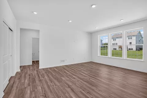 Living - 554 Arye Dr, Elgin, IL 60124 photo 2 of 2