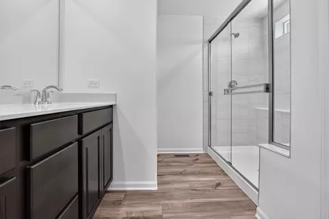 Bath - 554 Arye Dr, Elgin, IL 60124 photo 1 of 4