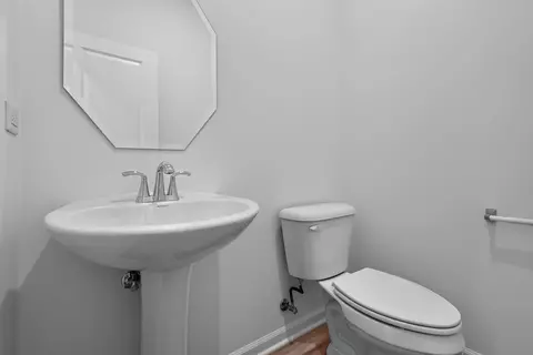 Bath - 554 Arye Dr, Elgin, IL 60124 photo 4 of 4