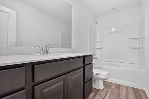 Bath - 554 Arye Dr, Elgin, IL 60124 photo 3 of 4