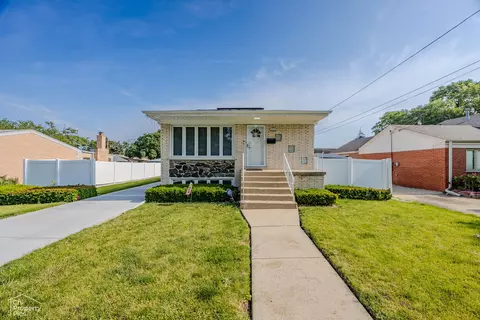 10526 Altgeld St, Melrose Park, IL 60164