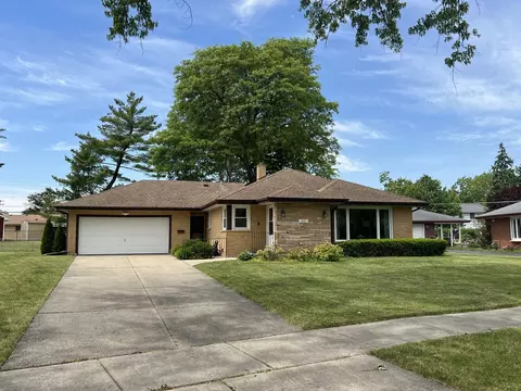1431 Emmerson Ln, Mount Prospect, IL 60056