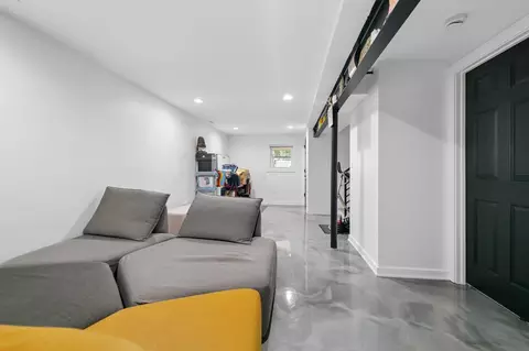 Entry Way - 13342 S Avenue N, Chicago, IL 60633 photo 3 of 3