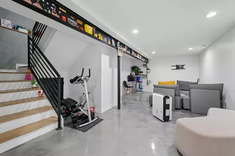 Entry Way - 13342 S Avenue N, Chicago, IL 60633 photo 2 of 3