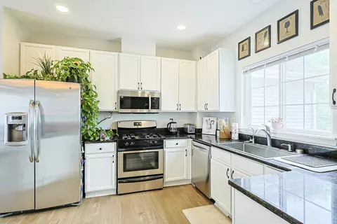Kitchen - 2425 Daybreak Ct #0, Elgin, IL 60123 photo 1 of 2