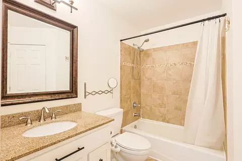 Bath - 2425 Daybreak Ct #0, Elgin, IL 60123 photo 3 of 3