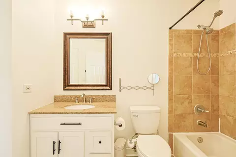 Bath - 2425 Daybreak Ct #0, Elgin, IL 60123 photo 2 of 3