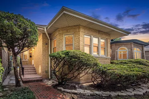 2539 W Morse Ave, Chicago, IL 60645