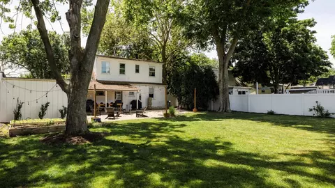 Exterior - 1907 E Indiana St, Wheaton, IL 60187 photo 3 of 5