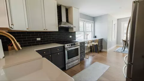 Kitchen - 1907 E Indiana St, Wheaton, IL 60187 photo 2 of 2