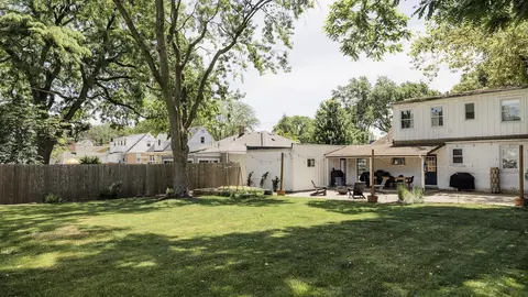 Exterior - 1907 E Indiana St, Wheaton, IL 60187 photo 2 of 5