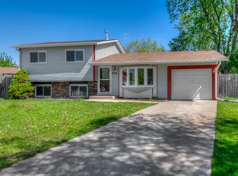 200 Hampdon Ct, Bolingbrook, IL 60440