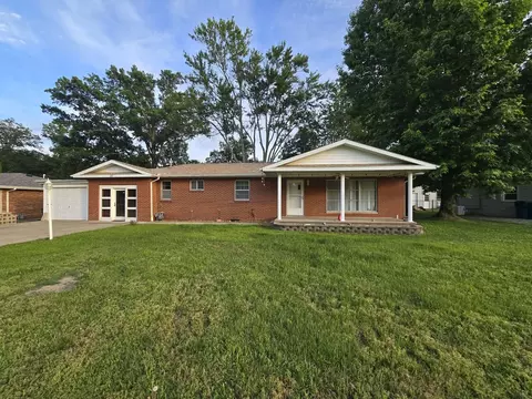 15 Homestead Dr, Mount Vernon, IL 62864
