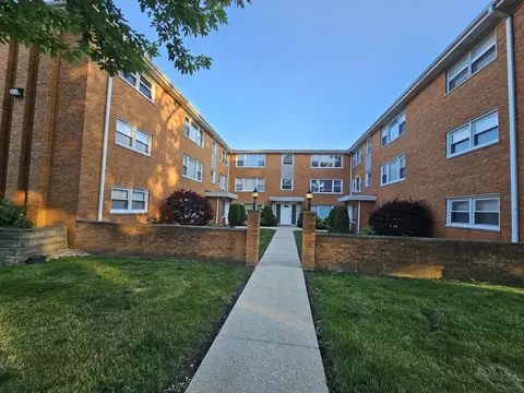 6925 W 64th Pl #2F, Chicago, IL 60638
