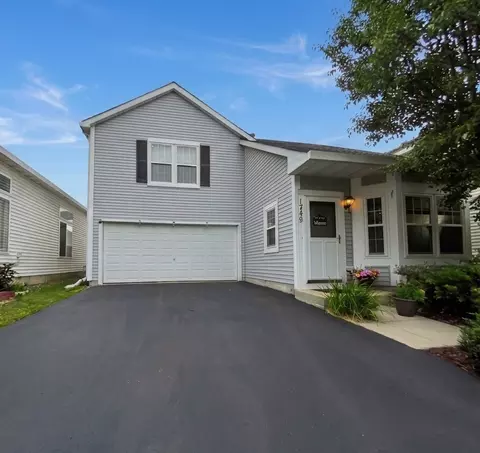 1748 Hazelnut Ln, Aurora, IL 60504