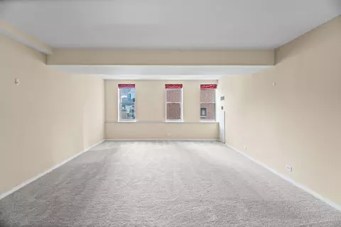 Living - 40 E 9th St #1907, Chicago, IL 60605 photo 4 of 11