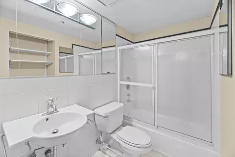 Bath - 40 E 9th St #1907, Chicago, IL 60605 photo 2 of 2