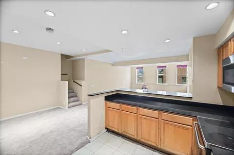 Kitchen - 40 E 9th St #1907, Chicago, IL 60605 photo 1 of 2