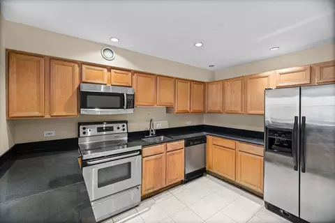 Kitchen - 40 E 9th St #1907, Chicago, IL 60605 photo 2 of 2