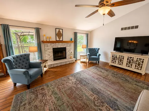 614 Moth St, Pecatonica, IL 61063 photo 8
