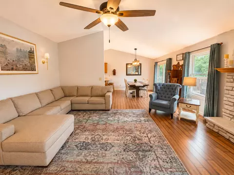 614 Moth St, Pecatonica, IL 61063 photo 6