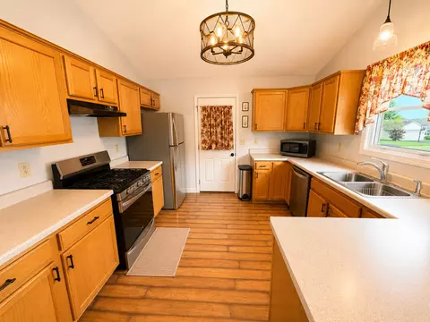 614 Moth St, Pecatonica, IL 61063 photo 10