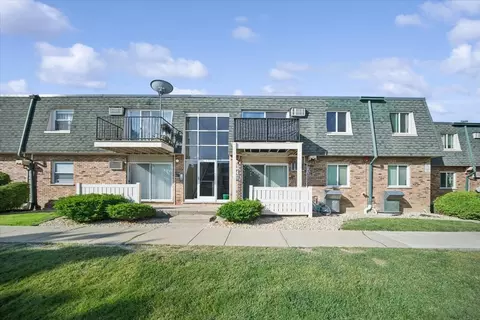 9954 S 84th Ter S #210, Palos Hills, IL 60465