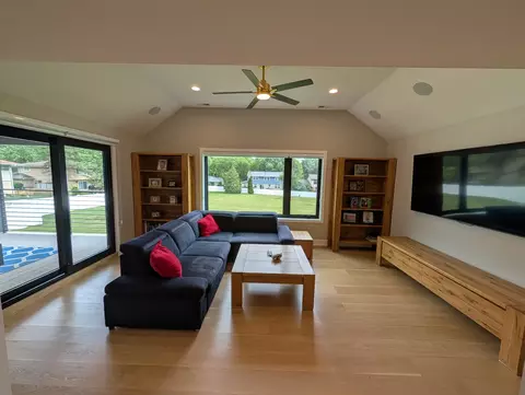 675 W Gilbert Rd, Palatine, IL 60067