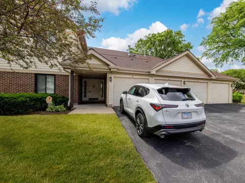 931 E Kings Row #6, Palatine, IL 60074