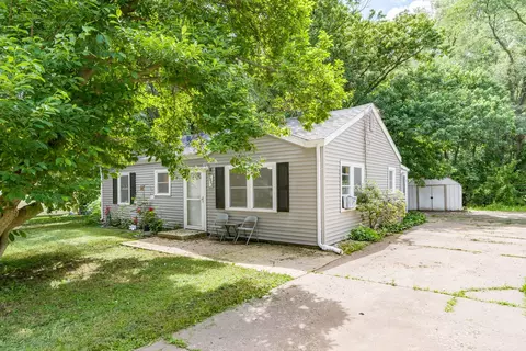 7002 Ridge Dr, Davenport, IA 52806