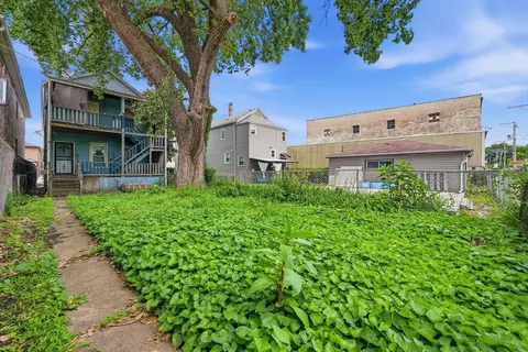 Exterior - 541 W Root St, Chicago, IL 60609 photo 6 of 7