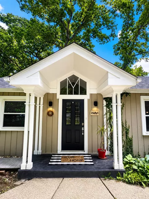 21 W363 Walnut Rd, Glen Ellyn, IL 60137