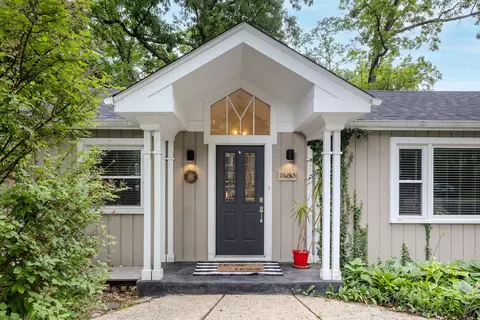 21 W363 Walnut Rd, Glen Ellyn, IL 60137