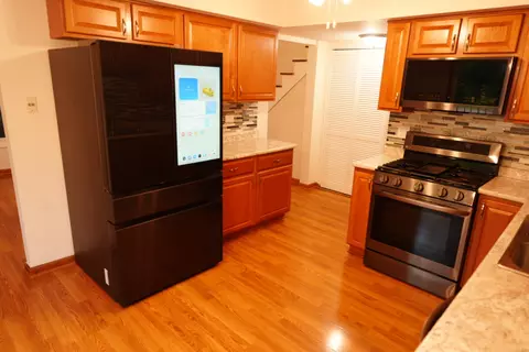 Kitchen - 1943 Hancock Dr, Hoffman Estates, IL 60169 photo 2 of 4