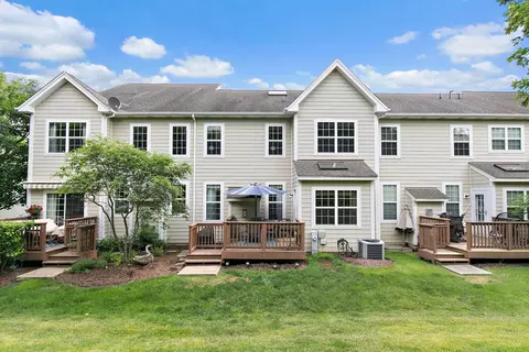 Exterior - 1102 Pine Valley Ct, Elgin, IL 60124 photo 4 of 4