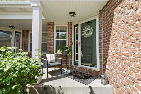 Exterior - 1102 Pine Valley Ct, Elgin, IL 60124 photo 2 of 4