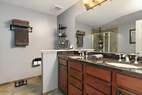 Bath - 1102 Pine Valley Ct, Elgin, IL 60124 photo 2 of 4