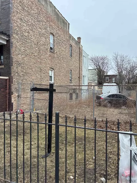 3929 W Monroe St, Chicago, IL 60624