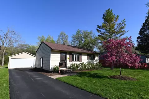 2739 N Pine St, Waukegan, IL 60087