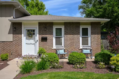 1967 Nottingham Ln, Wheaton, IL 60189 photo 3