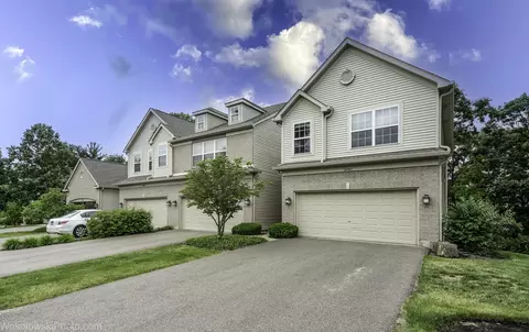 2840 Cobblestone Dr, Crystal Lake, IL 60012