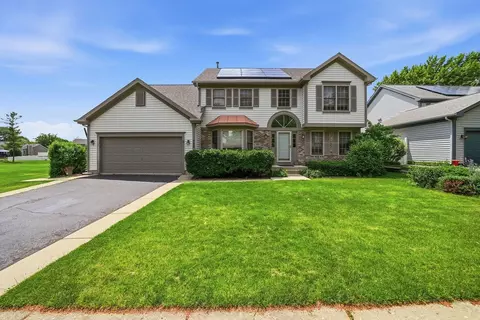 930 Ripple Brook Ln, Elgin, IL 60120