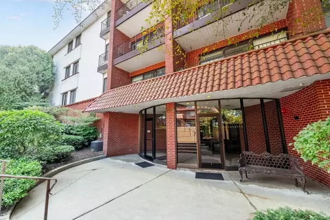2046 Saint Johns Ave #3E, Highland Park, IL 60035