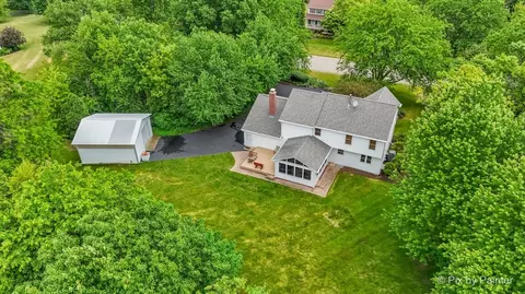 9901 Fox Bluff Ln, Spring Grove, IL 60081