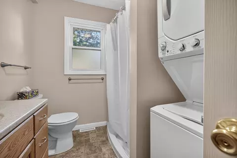 Bath - 302 Belview Ave, Normal, IL 61761 photo 1 of 2