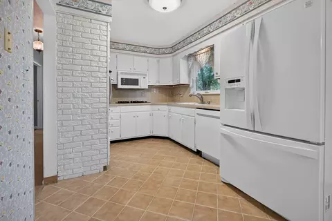 Kitchen - 302 Belview Ave, Normal, IL 61761 photo 2 of 2