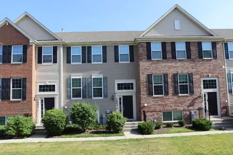 1603 Deer Pointe Dr, South Elgin, IL 60177