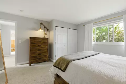 Bedroom - 404 Dover Dr, Roselle, IL 60172 photo 3 of 10