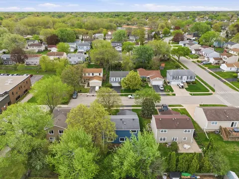 View/Area - 404 Dover Dr, Roselle, IL 60172 photo 2 of 7